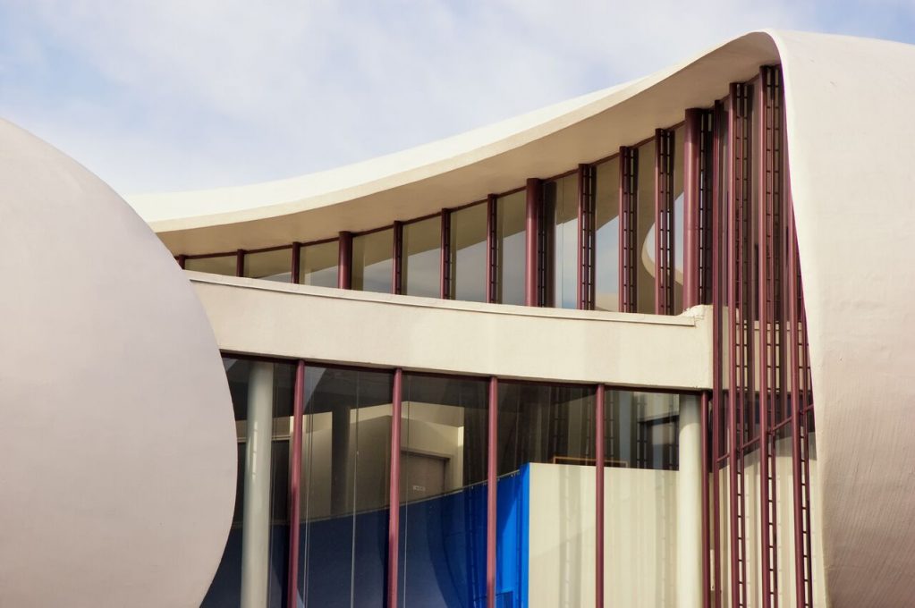 Modernism Series An Evening at the Charles Deatondesigned Community